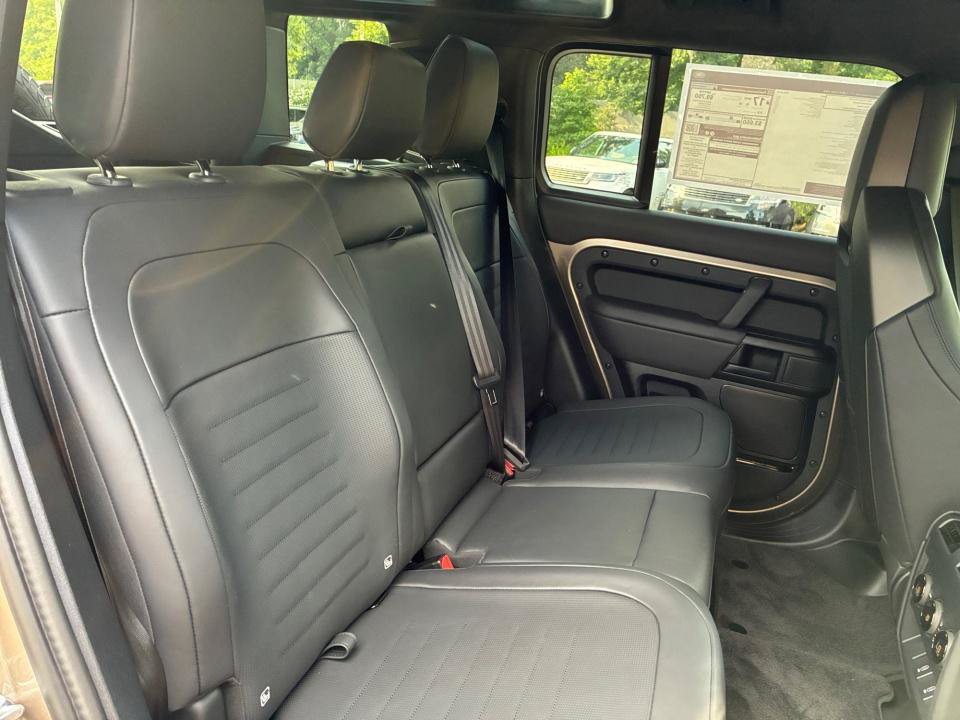 New 2026 Land Rover Defender 110 OCTA AWD/4WD image 29