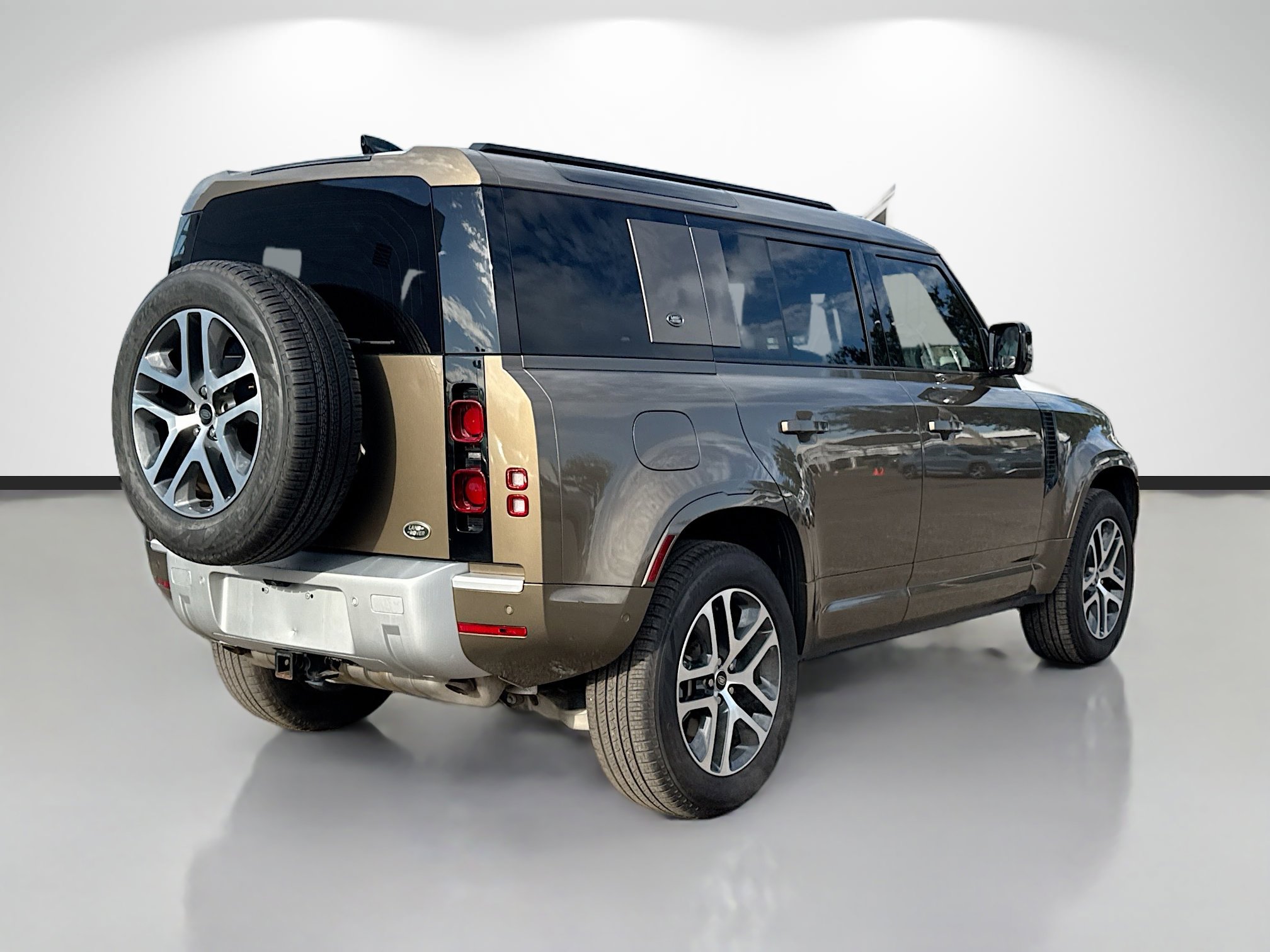 Certified 2022 Land Rover Defender 110 XS Edition image 5