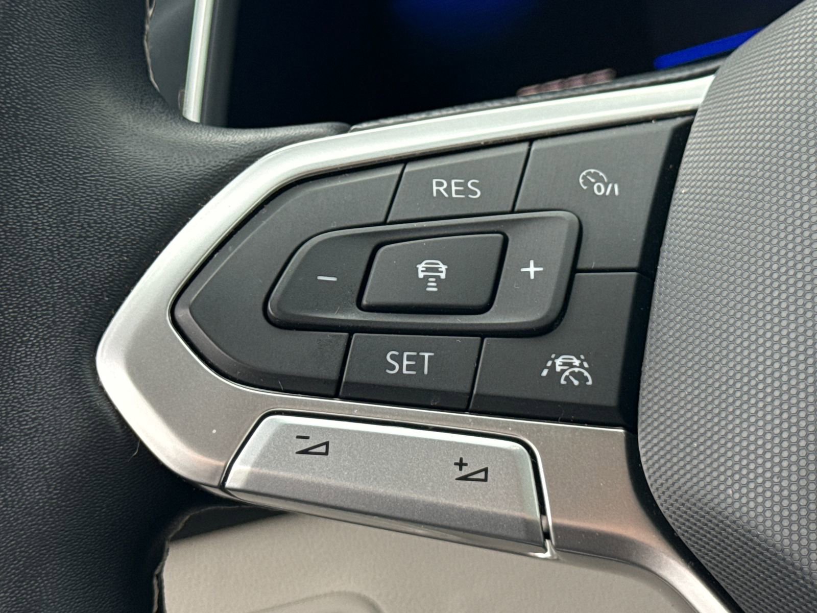 Certified 2023 Volkswagen Tiguan SE image 32