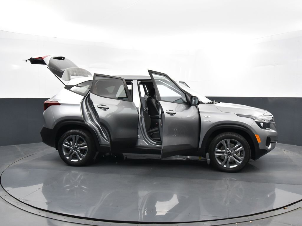 Used 2021 Kia Seltos LX image 38