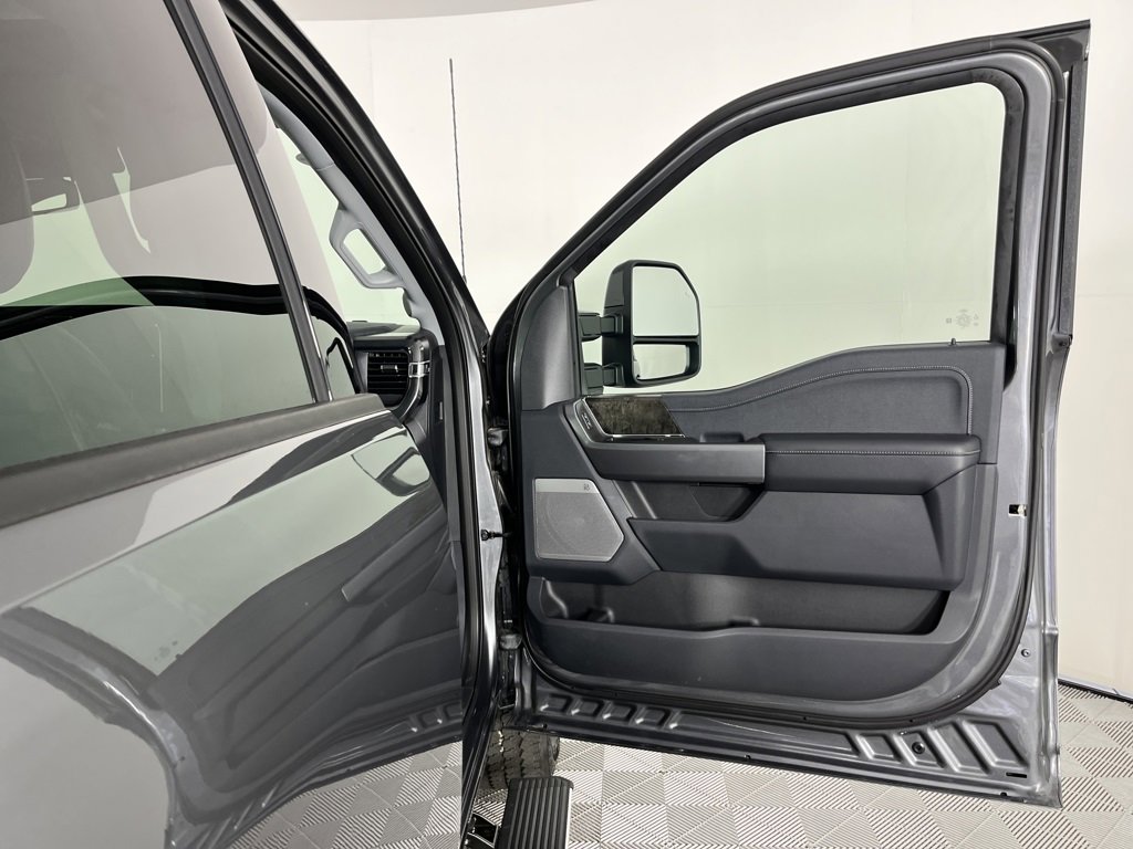 Certified 2025 Ford F350 Lariat image 31