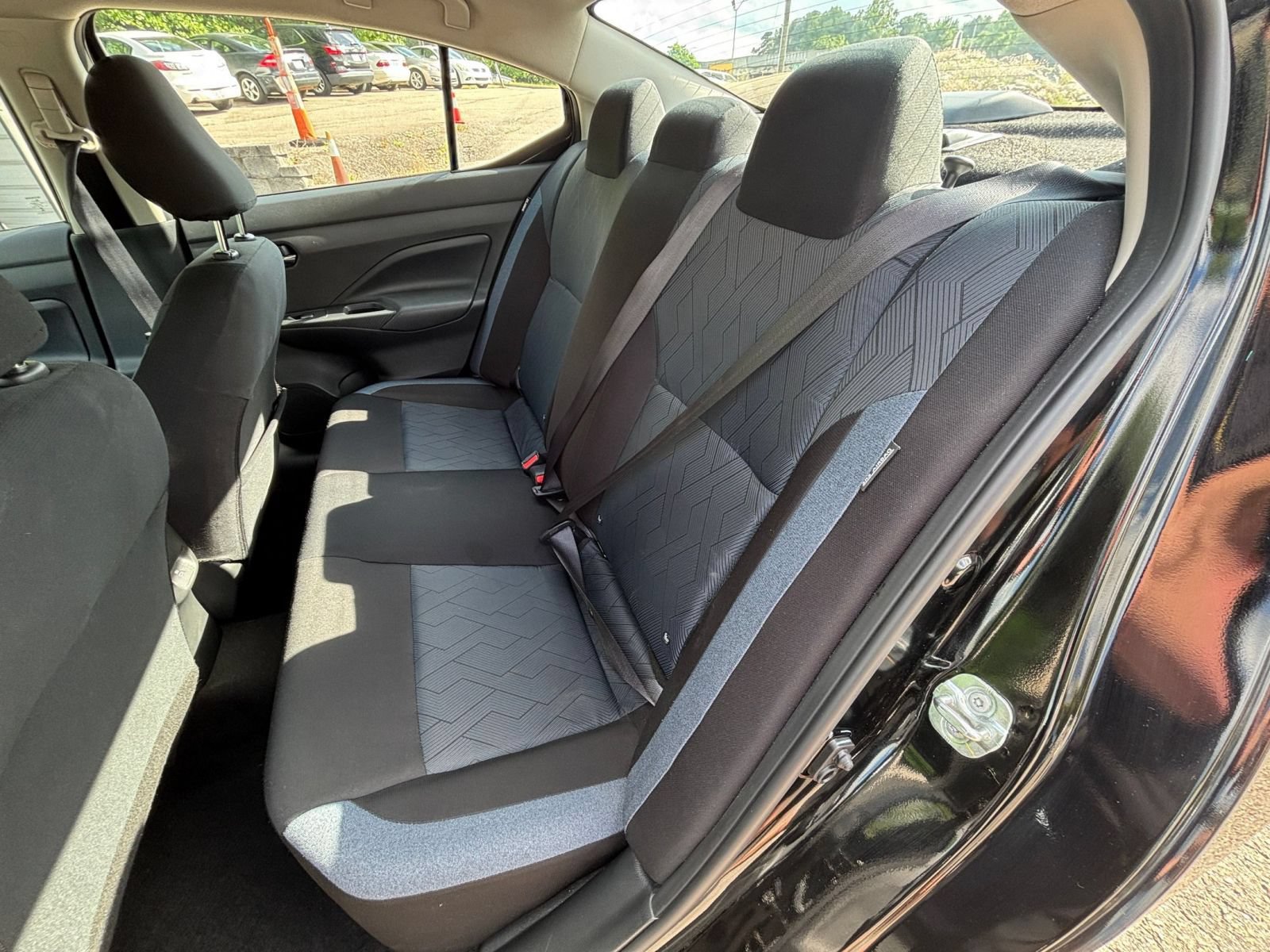Used 2025 Nissan Versa SV FWD image 33