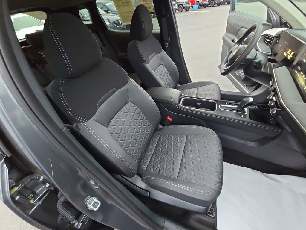 Used 2025 Nissan Kicks SV w/ SV Premium Package image 29