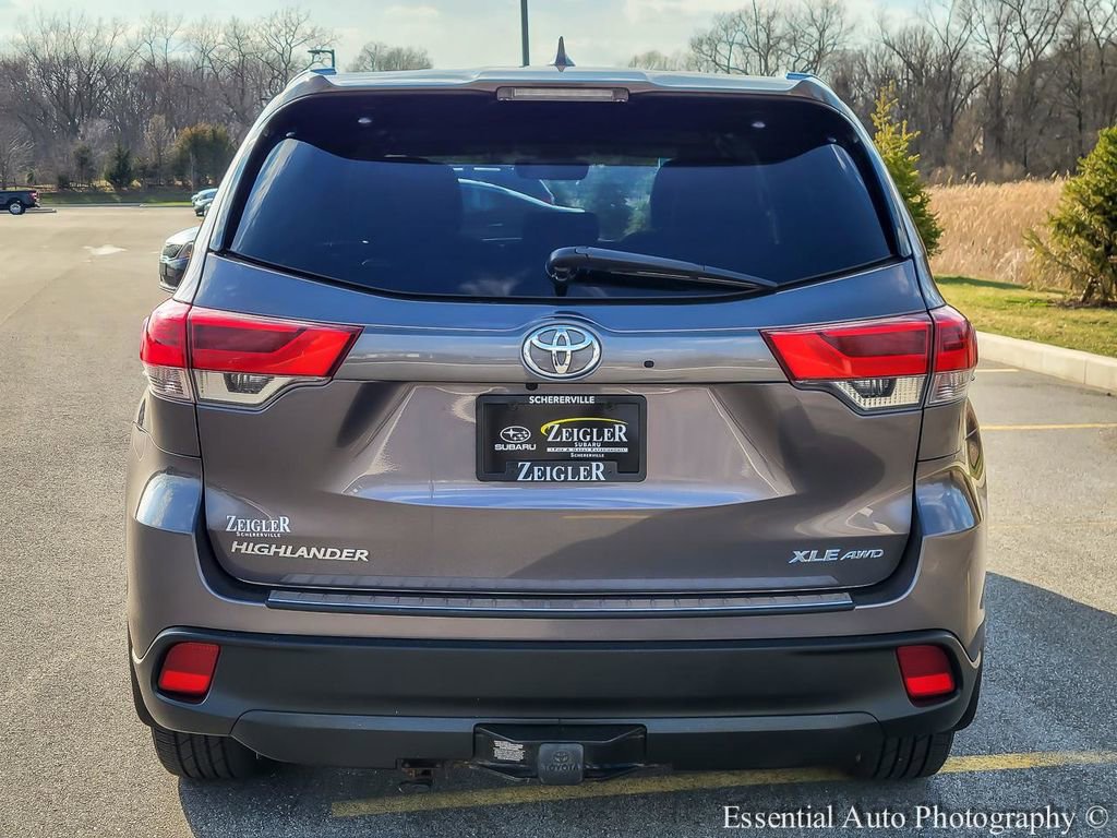 Used 2019 Toyota Highlander XLE AWD/4WD image 5