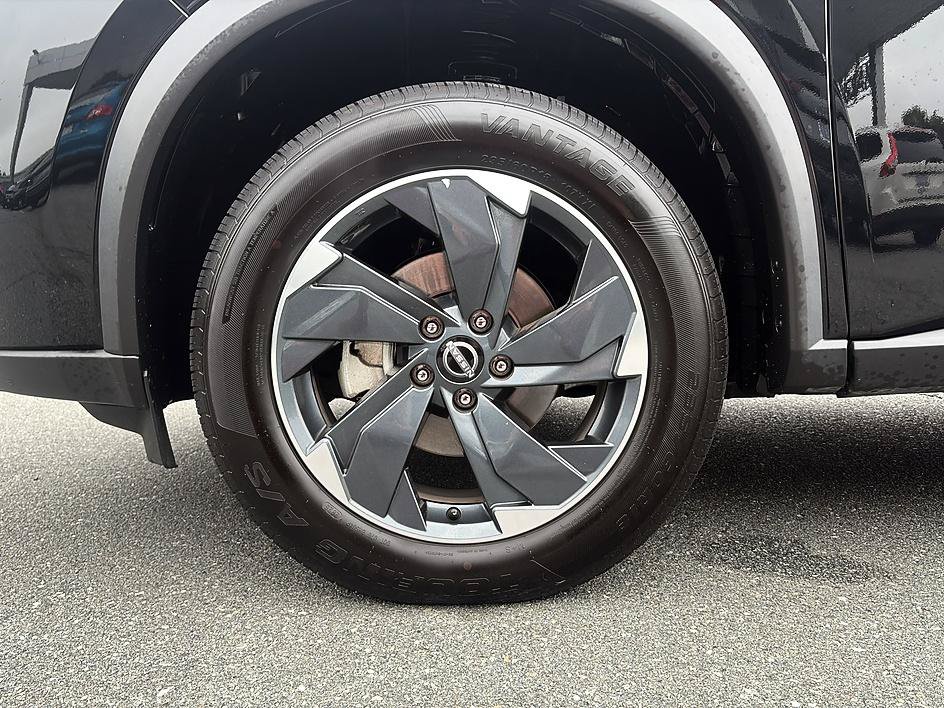 Certified 2025 Nissan Rogue SV AWD/4WD image 9