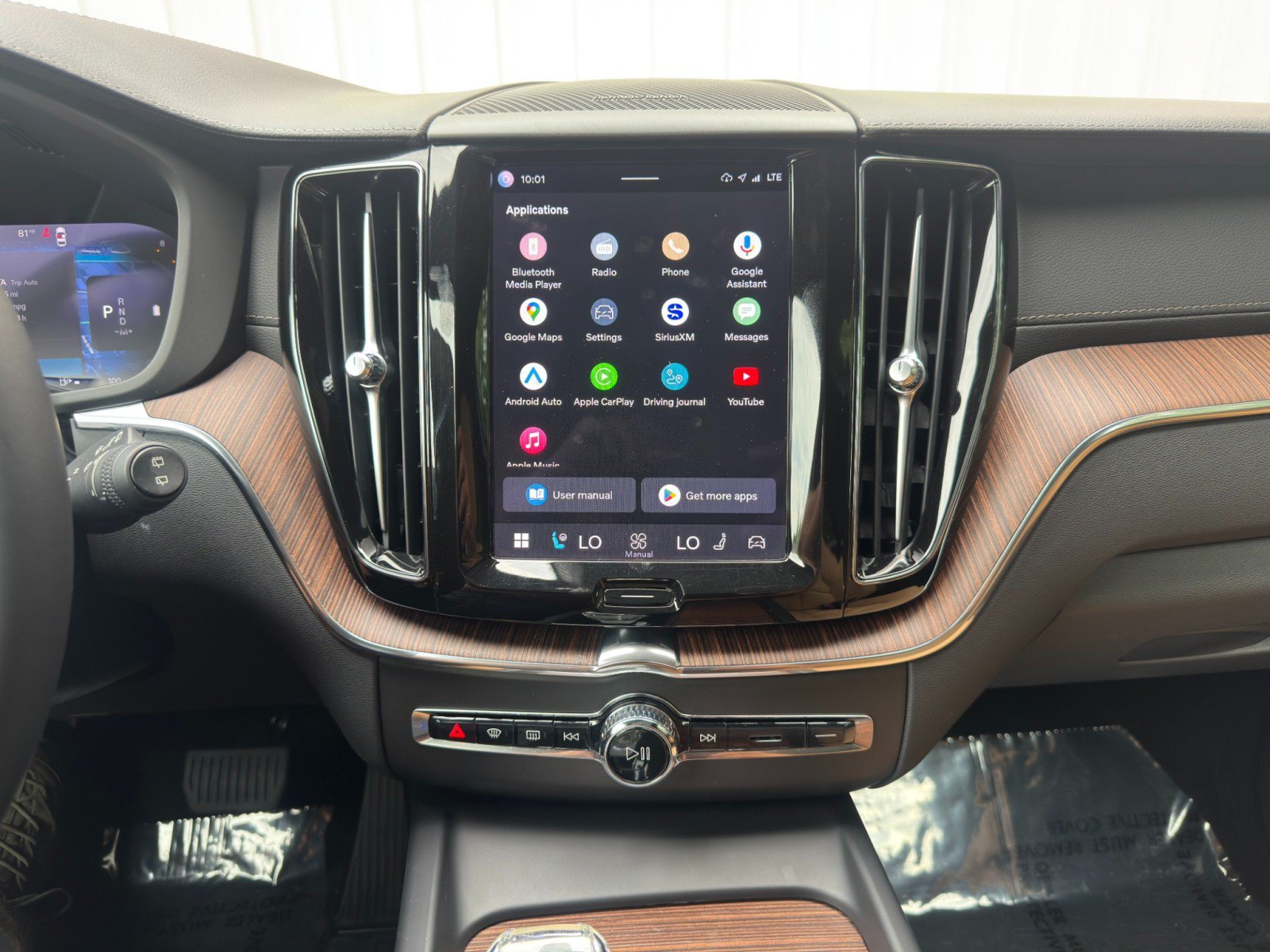 Used 2023 Volvo XC60 B5 Ultimate w/ Climate Package FWD image 25
