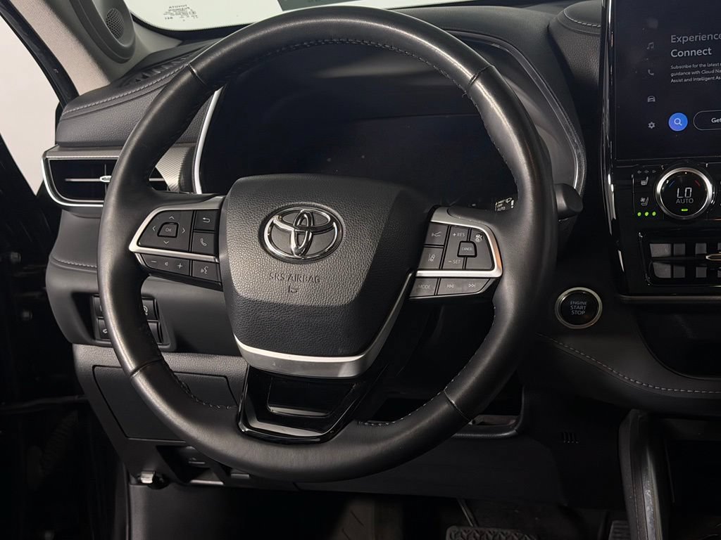Used 2024 Toyota Highlander Platinum FWD image 13