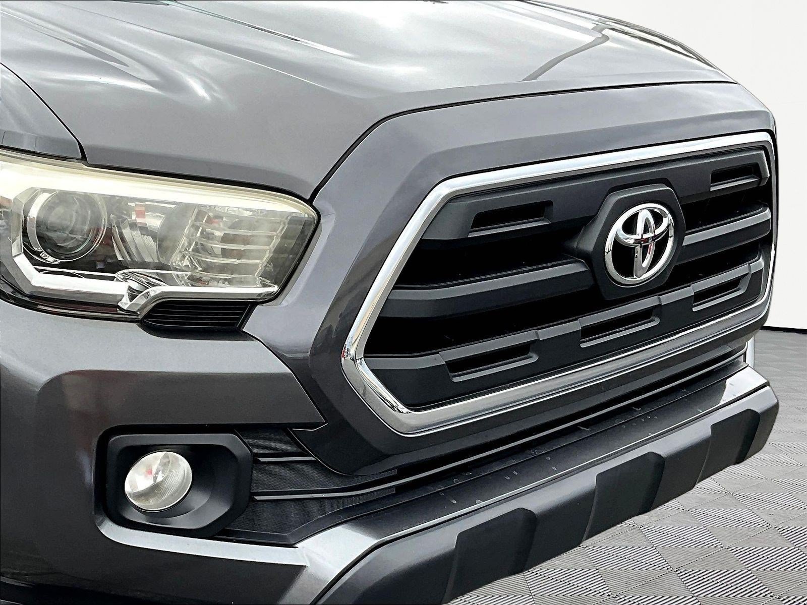 Used 2016 Toyota Tacoma SR5 w/ SR5 Appearance Package (SN) RWD image 32