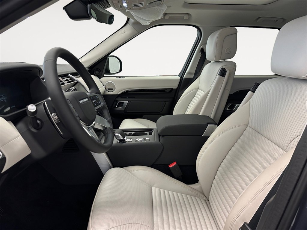 New 2026 Land Rover Discovery S image 9