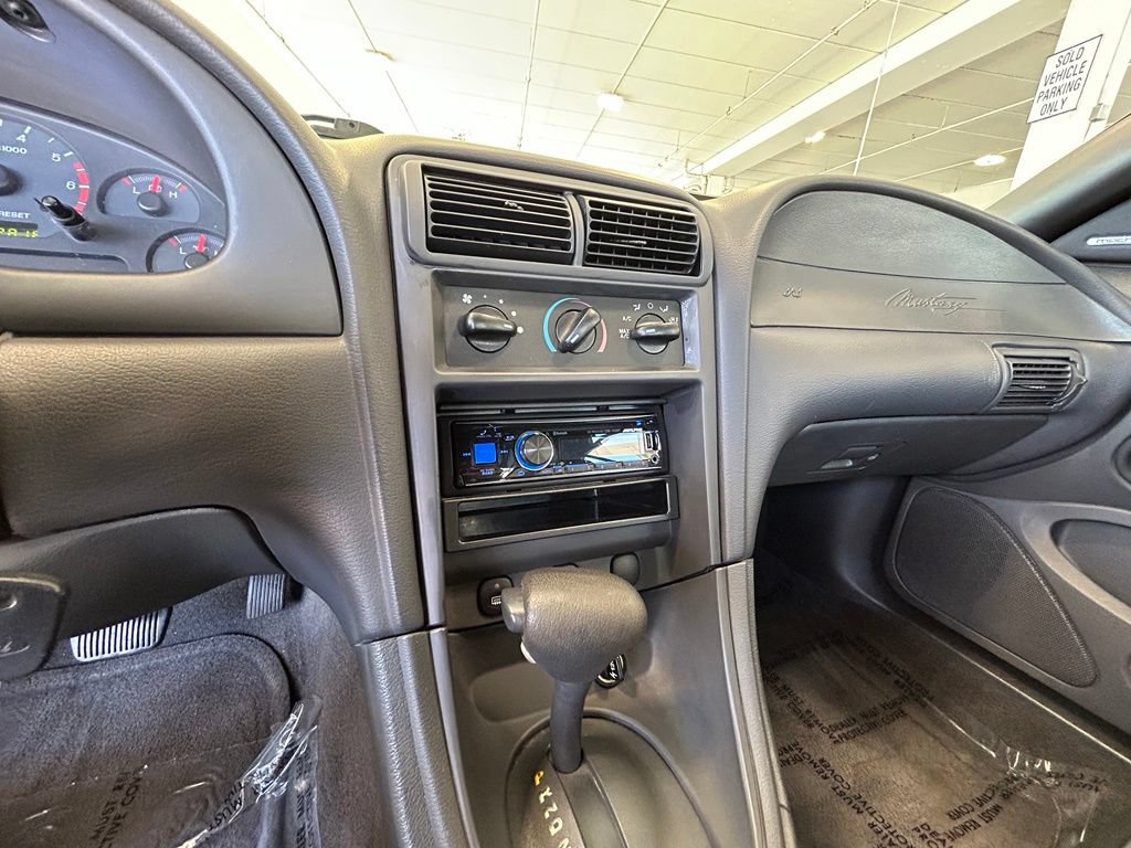 Used 2003 Ford Mustang Convertible RWD image 10