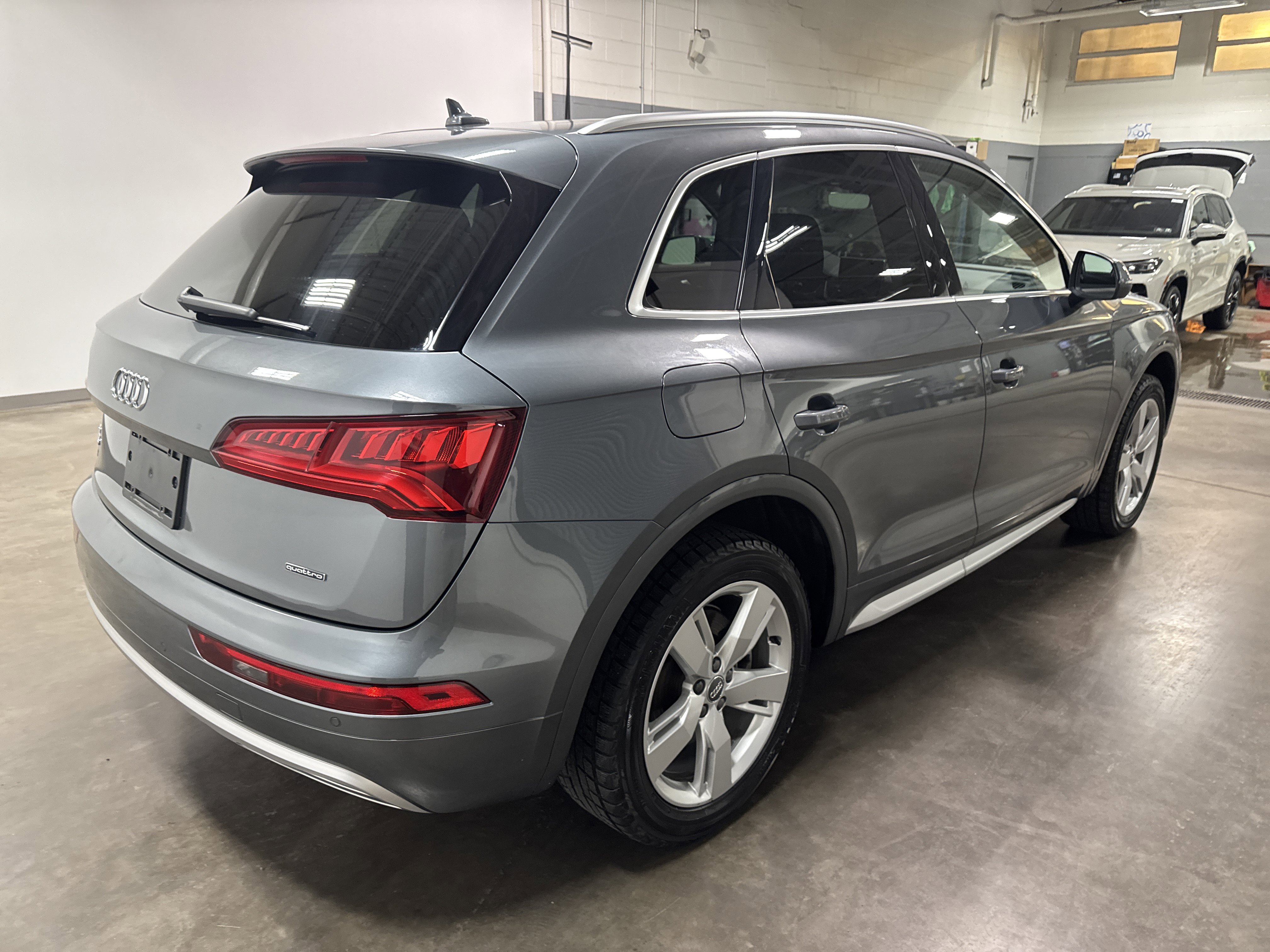 Used 2019 Audi Q5 2.0T Premium Plus w/ Premium Plus Package image 3
