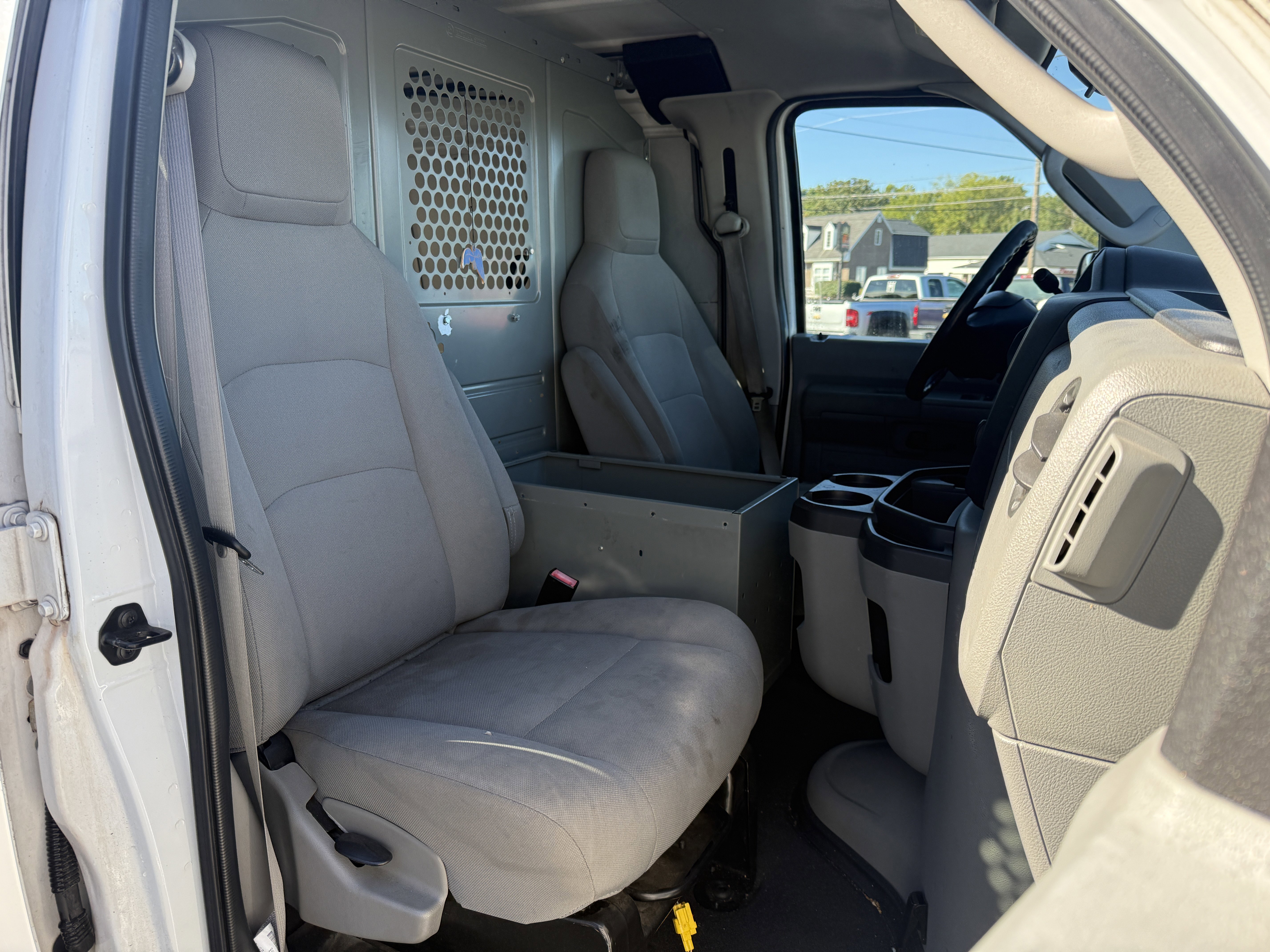 Used 2010 Ford E-250 and Econoline 250 image 14
