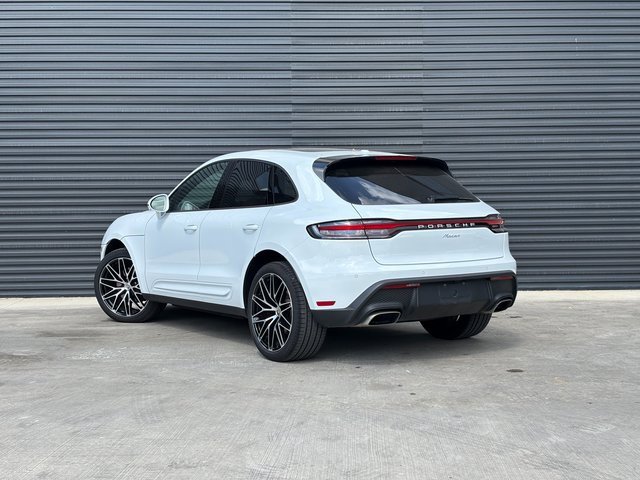 Certified 2025 Porsche Macan image 3