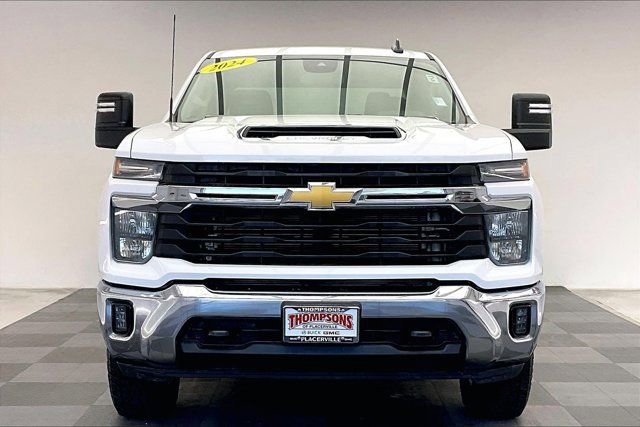 Used 2024 Chevrolet Silverado 2500 LT image 2