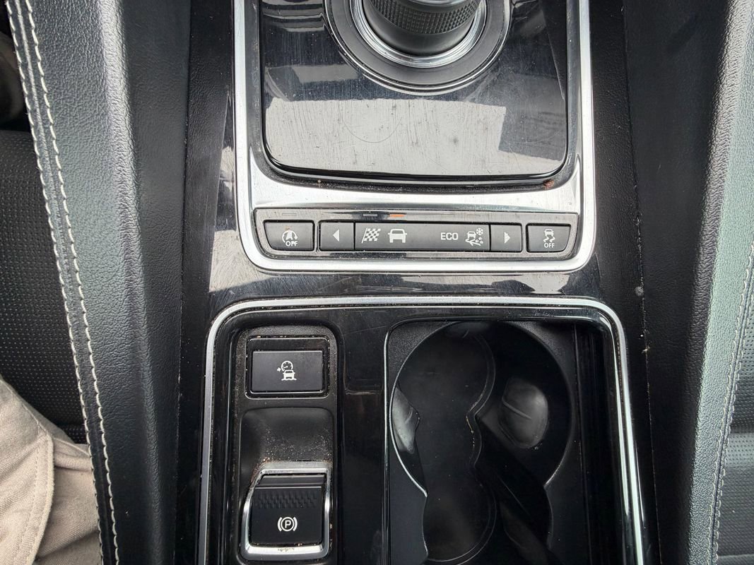 Used 2019 Jaguar F-PACE S image 23