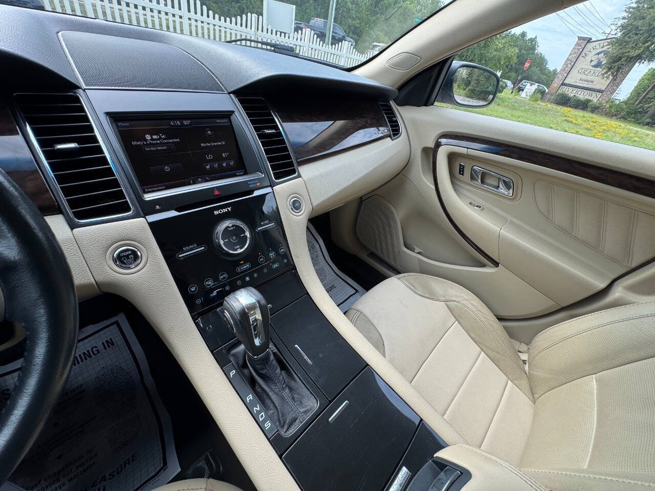 Used 2013 Ford Taurus Limited FWD image 18