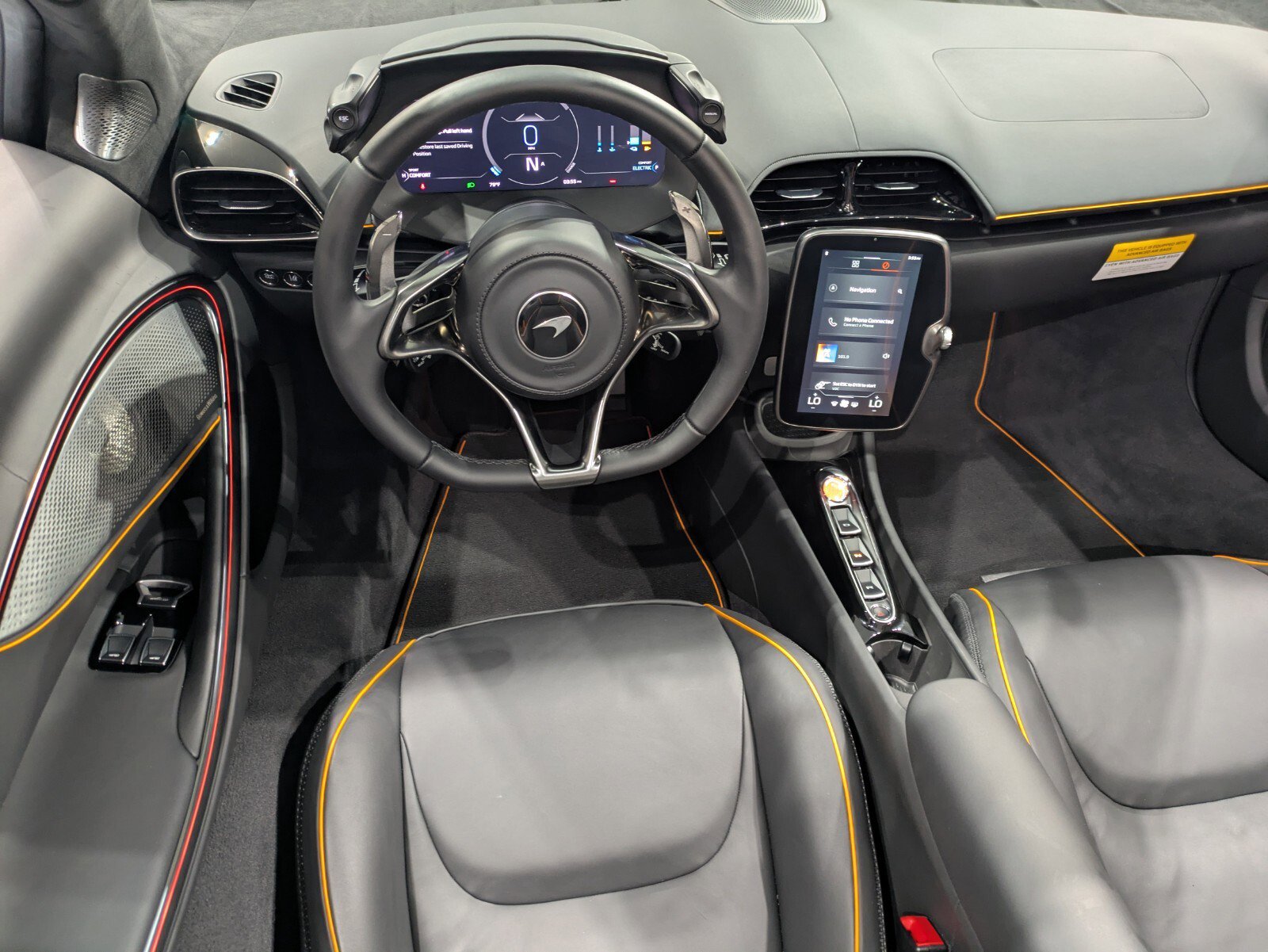 Used 2025 McLaren Artura Spider image 9