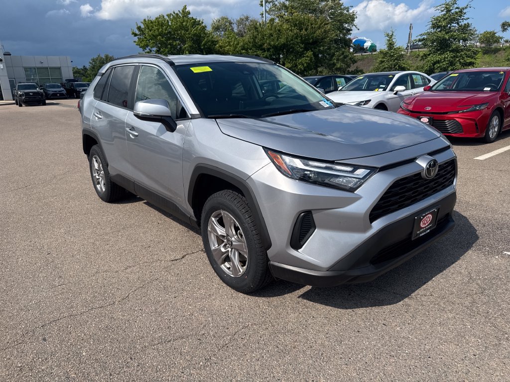 Used 2025 Toyota RAV4 XLE AWD/4WD image 9