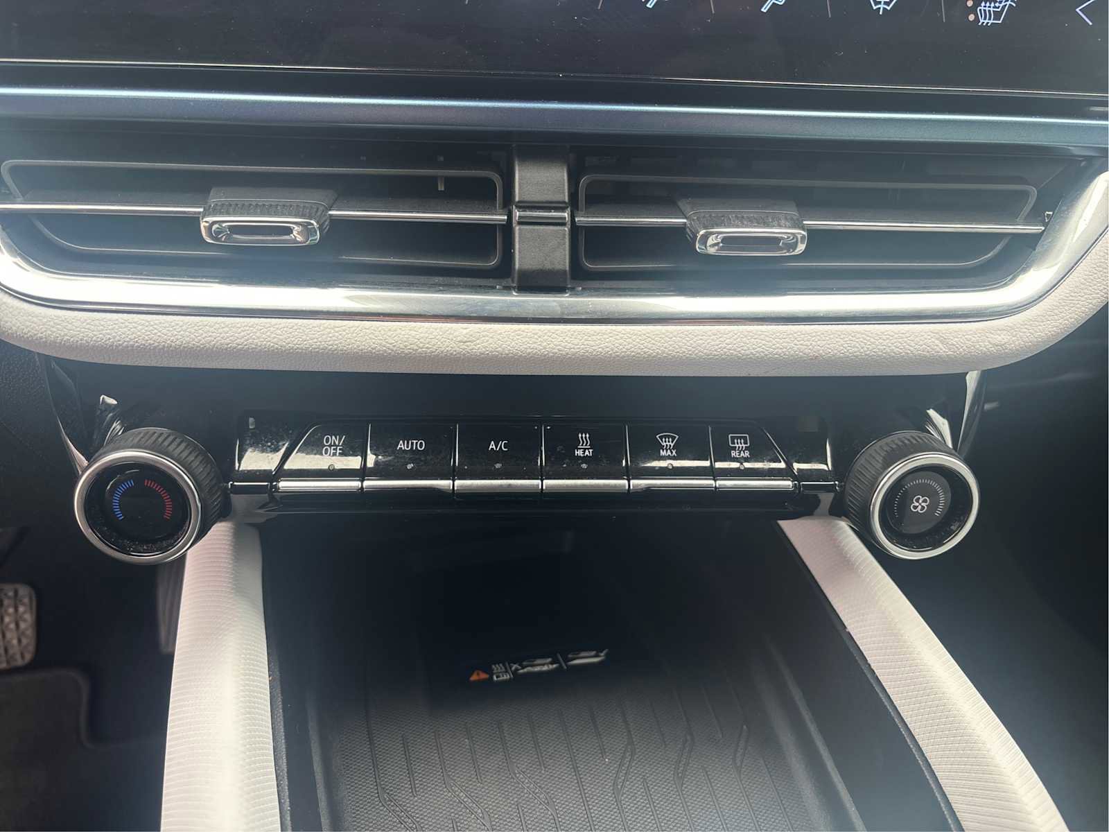 Certified 2025 Chevrolet Equinox EV LT image 27