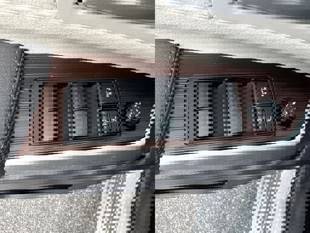 Used 2024 Toyota Sienna XLE image 21