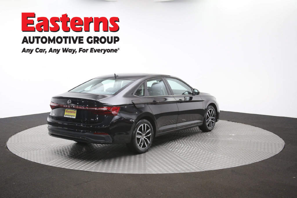 Used 2025 Volkswagen Jetta SE FWD image 41