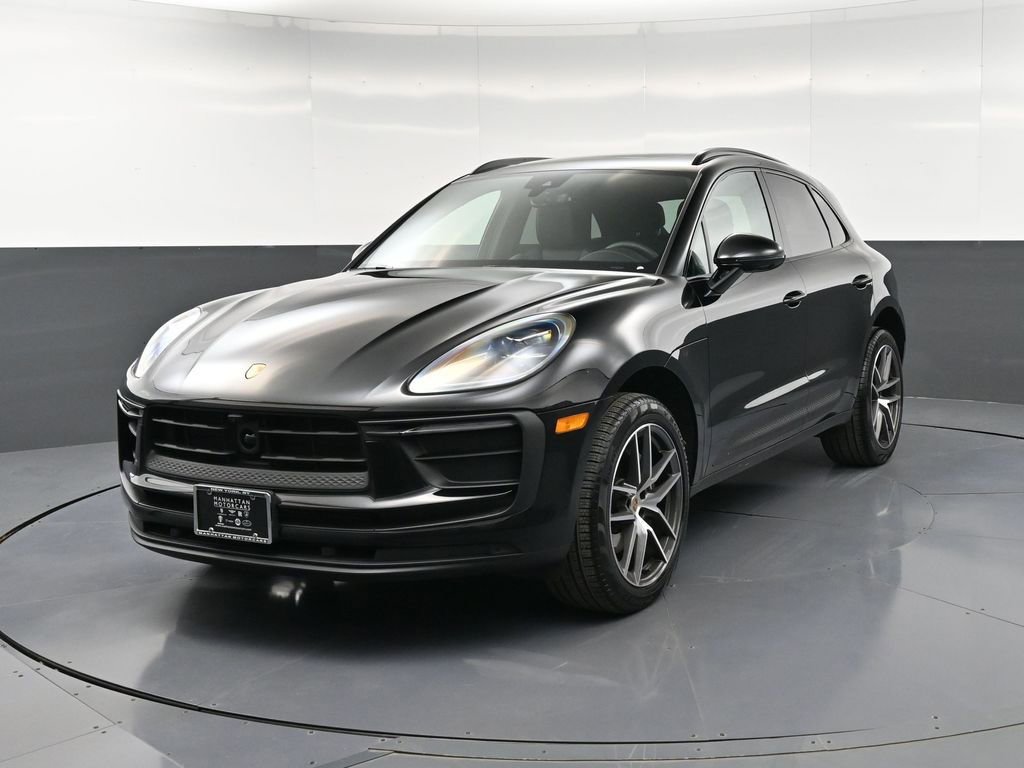 Certified 2026 Porsche Macan AWD/4WD image 1