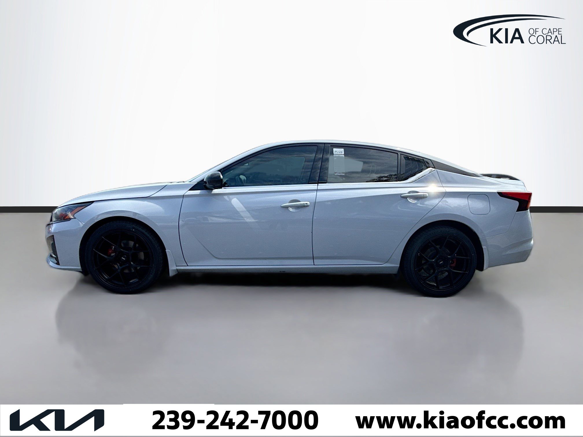 Used 2023 Nissan Altima 2.0 SR image 2