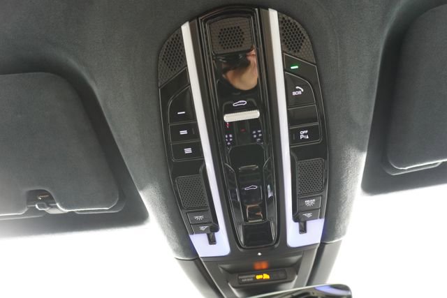 Used 2022 Porsche Cayenne Turbo AWD/4WD image 21