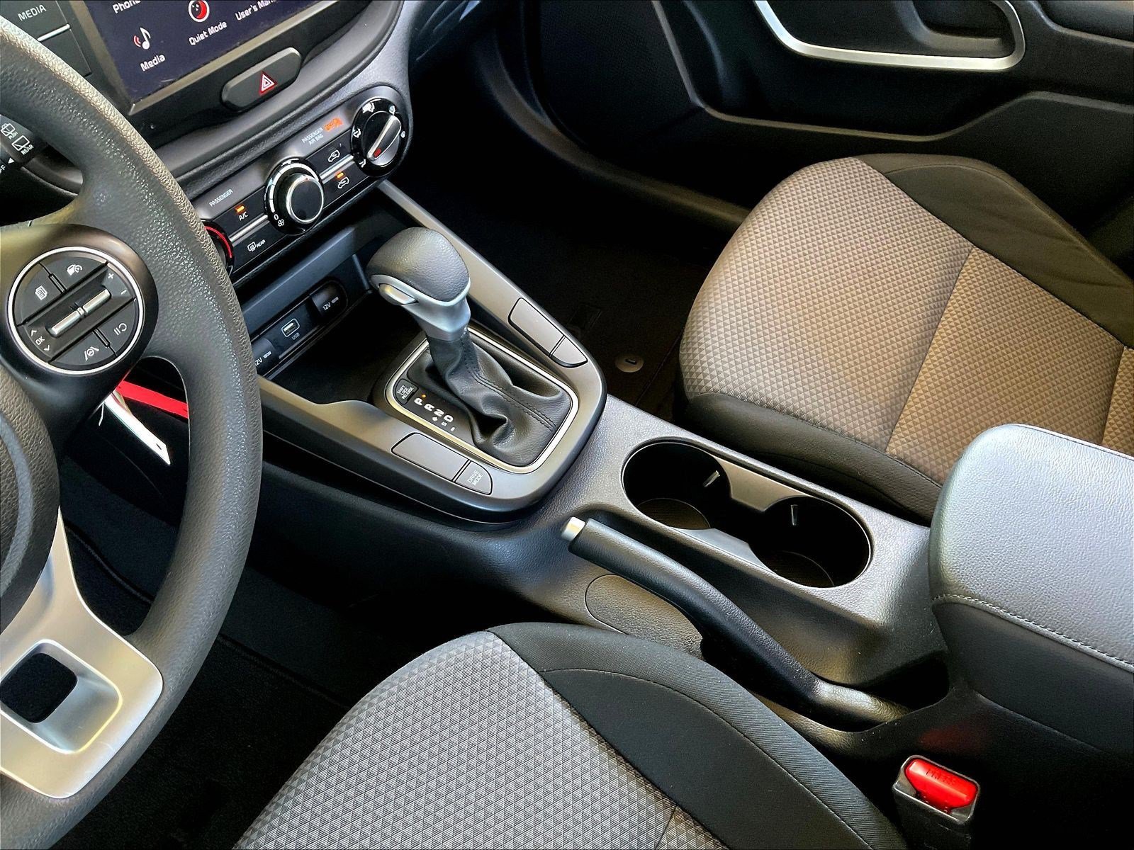 Used 2023 Kia Soul LX w/ LX Technology Package FWD image 16