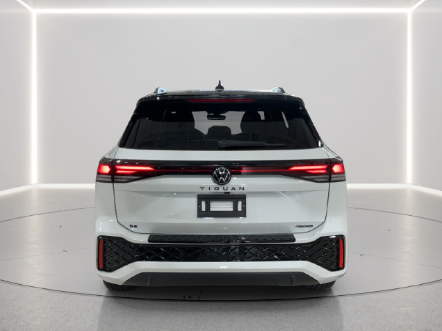 New 2026 Volkswagen Tiguan SE R-Line AWD/4WD image 4