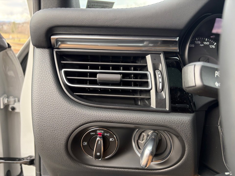 Certified 2026 Porsche Macan image 24