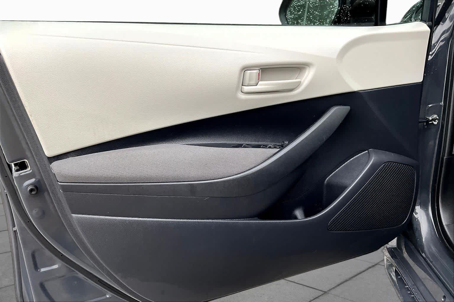 Used 2025 Toyota Corolla LE w/ Convenience Package FWD image 21