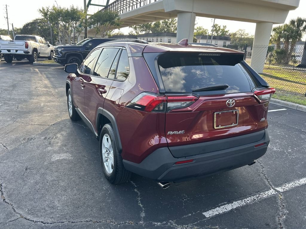 Used 2019 Toyota RAV4 XLE FWD image 10