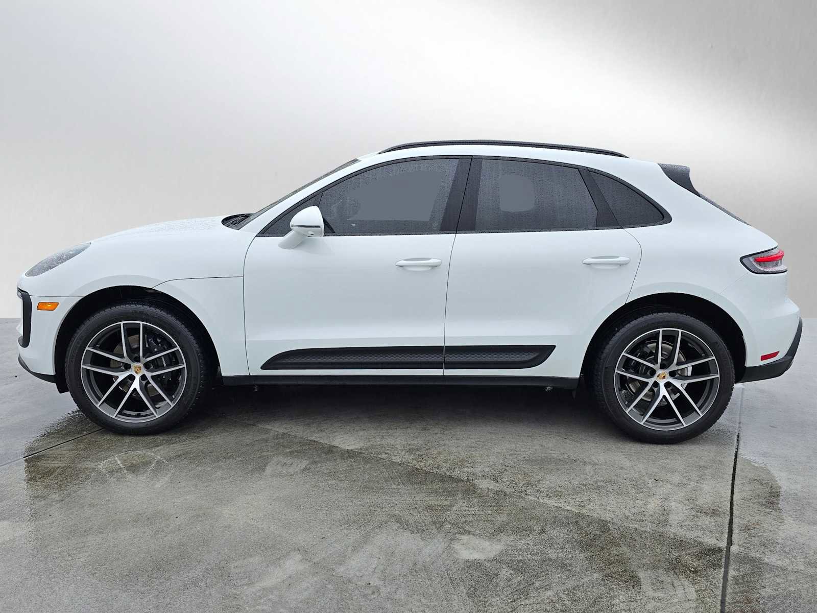 Used 2025 Porsche Macan image 4