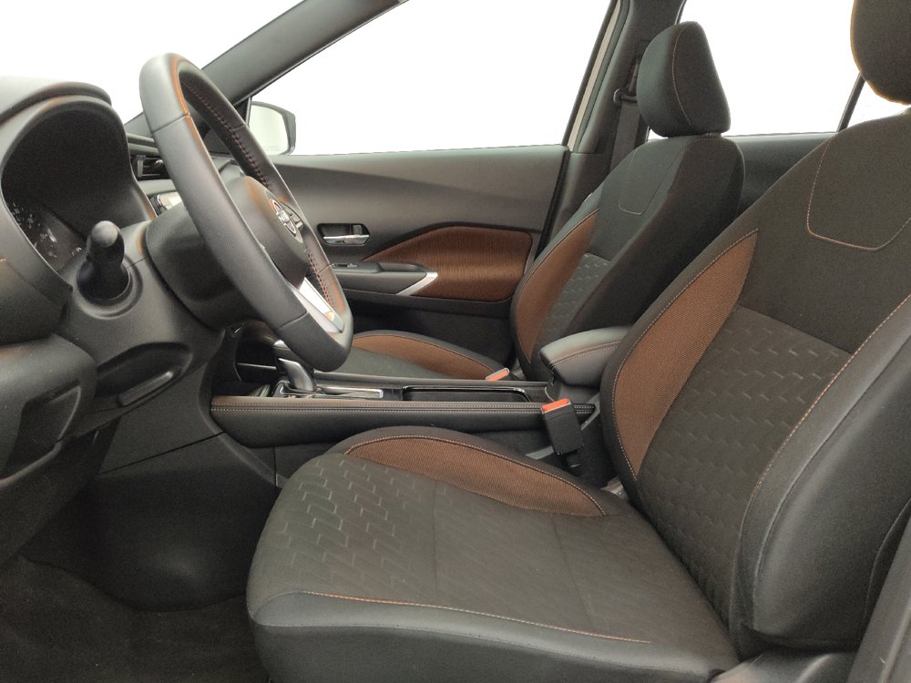 Used 2023 Nissan Kicks SR FWD image 17