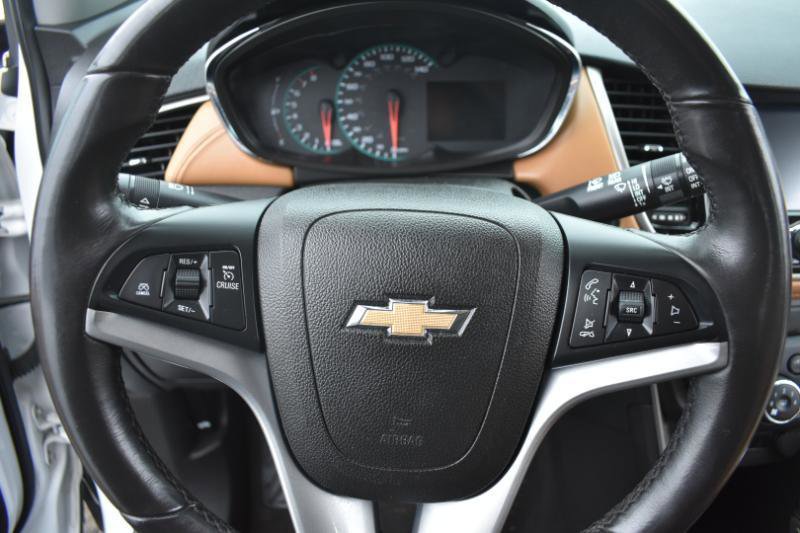 Used 2017 Chevrolet Trax LT w/ Driver Confidence Package AWD/4WD image 28