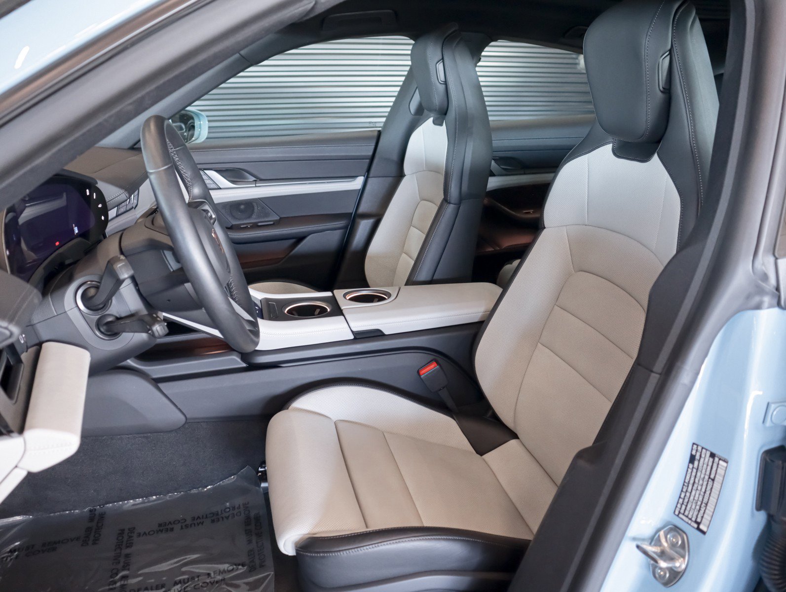 Used 2025 Porsche Taycan image 5