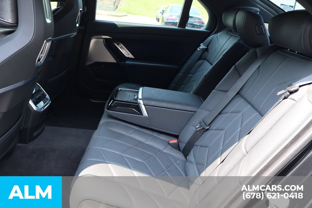 Used 2023 BMW i7 xDrive60 AWD/4WD image 18