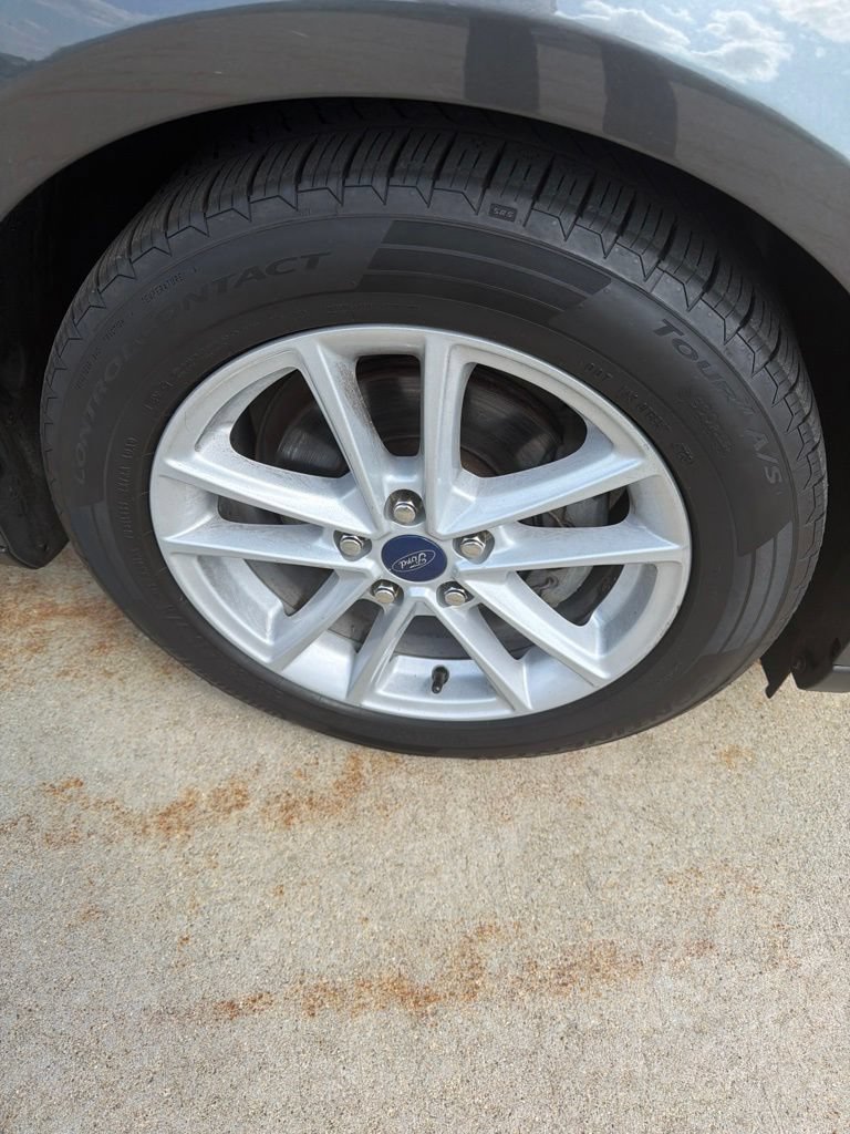 Used 2018 Ford Focus SE w/ Cold Weather Package FWD image 9