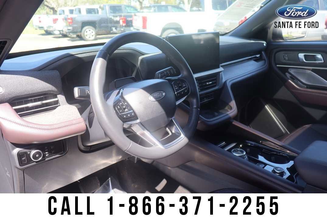 Used 2025 Ford Explorer Platinum image 9