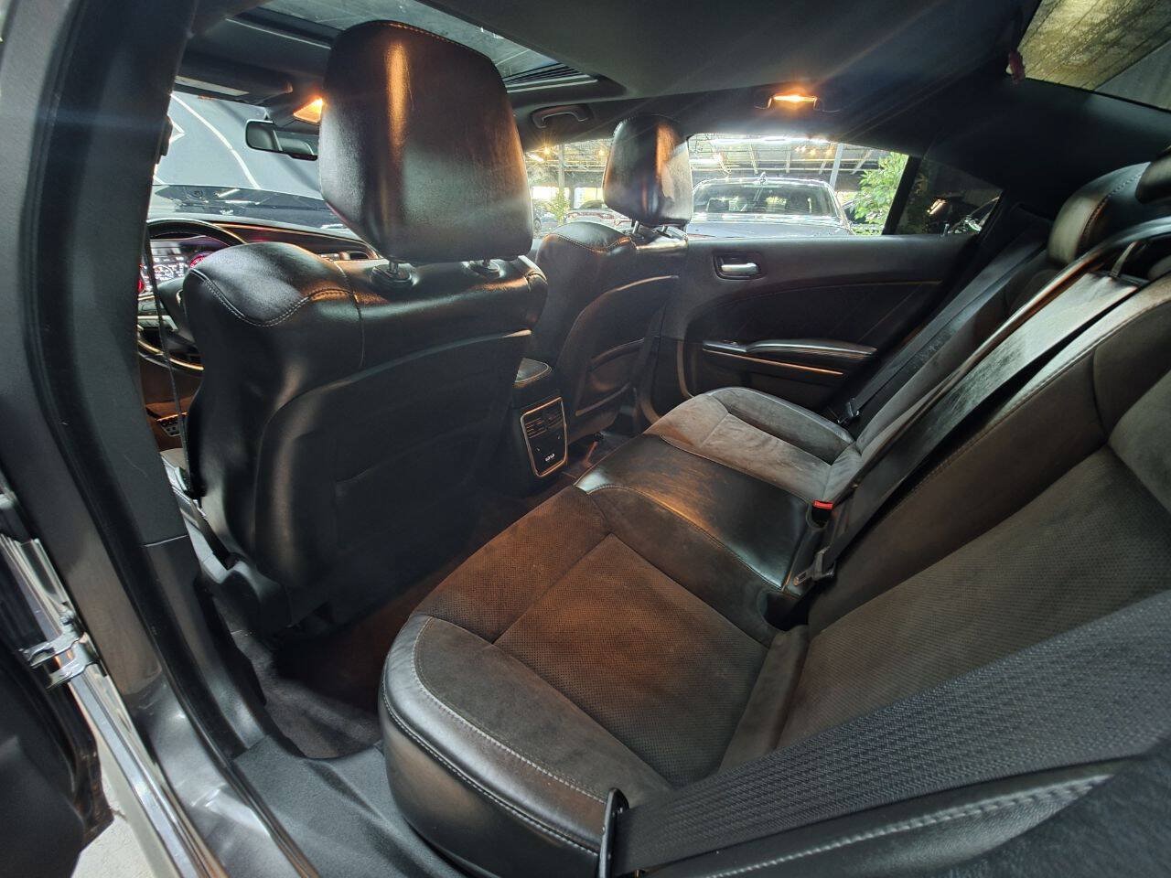 Used 2018 Dodge Charger R/T Scat Pack w/ Dynamics Package RWD image 21