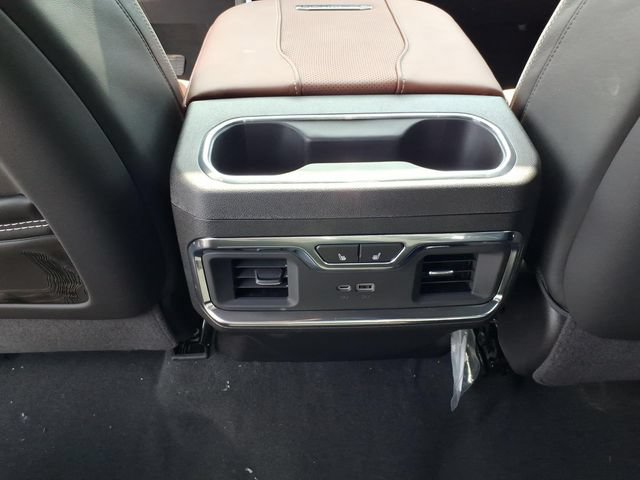New 2026 GMC Sierra 3500 Denali Ultimate w/ LPO, Black Badging Package AWD/4WD image 16
