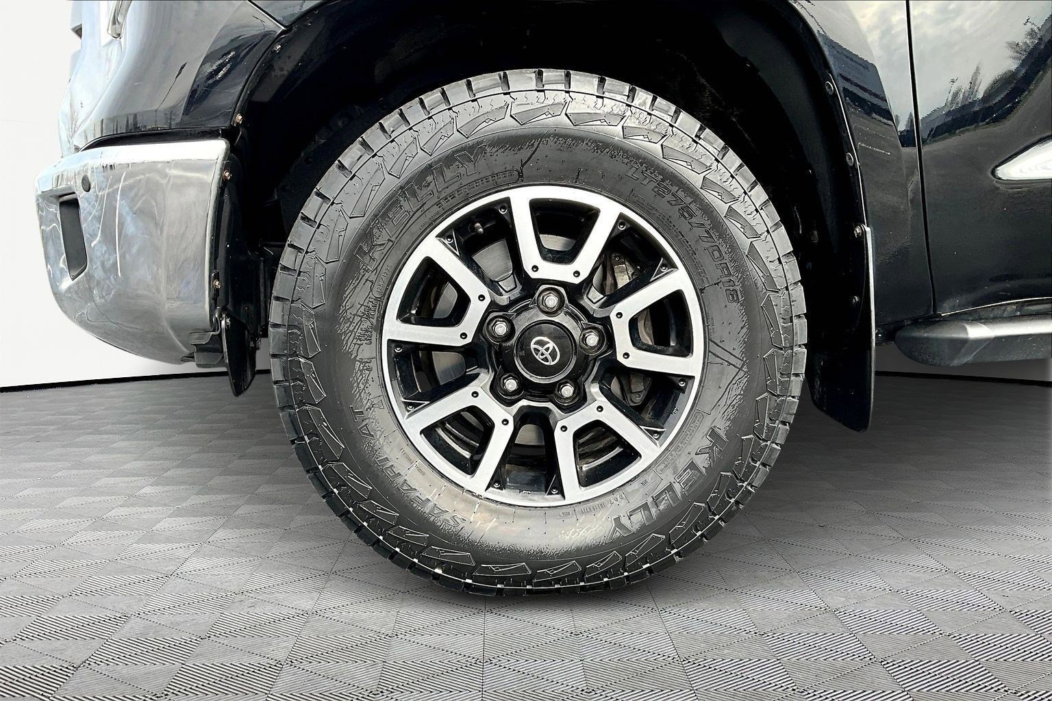 Used 2021 Toyota Tundra Limited w/ Limited Premium Package AWD/4WD image 35