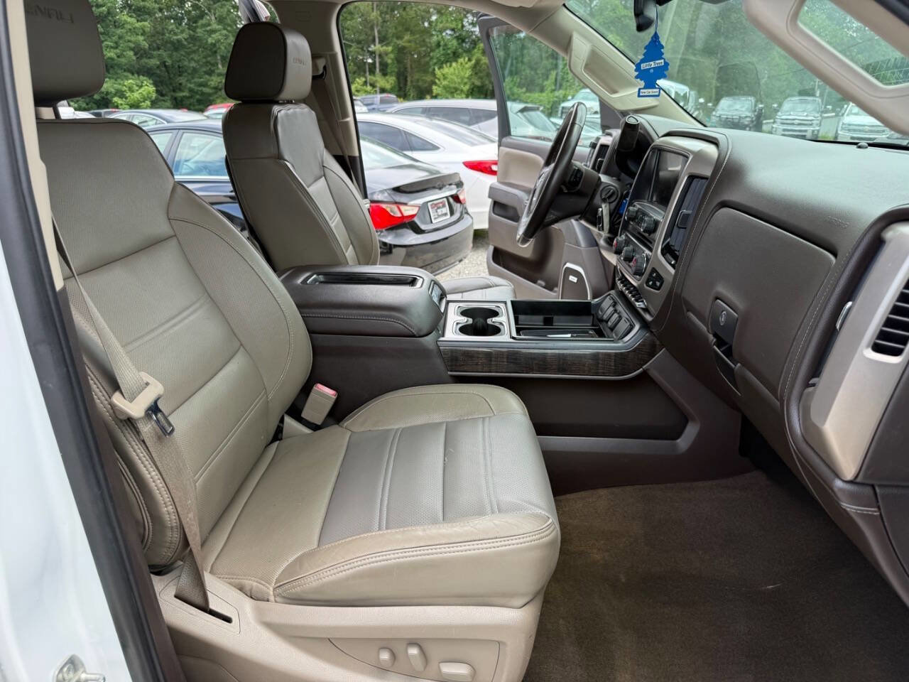 Used 2015 GMC Sierra 2500 Denali w/ Duramax Plus Package AWD/4WD image 27