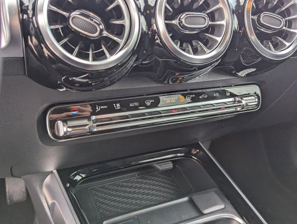 Used 2023 Mercedes-Benz EQB 300 4MATIC image 25