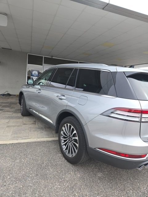 Used 2023 Lincoln Aviator AWD w/ Premium Package image 9