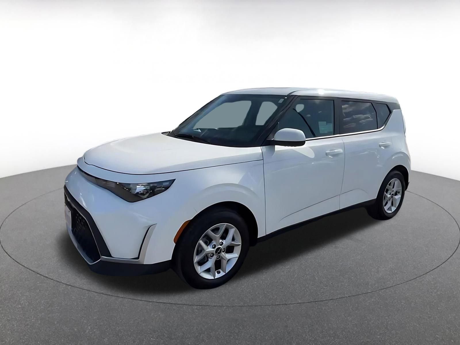 Used 2025 Kia Soul LX w/ LX Technology Package FWD image 8