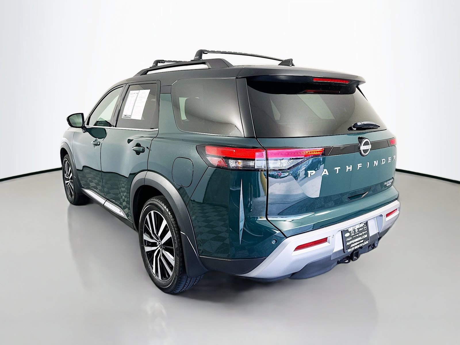 Used 2023 Nissan Pathfinder Platinum w/ Cargo Package AWD/4WD image 5