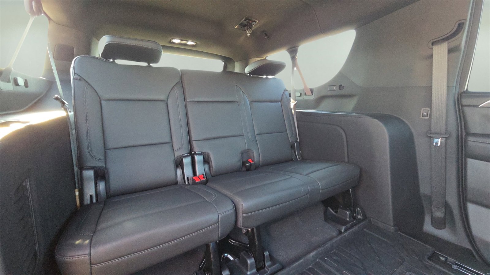 Used 2022 Chevrolet Suburban Z71 w/ Z71 Off-Road Package image 15