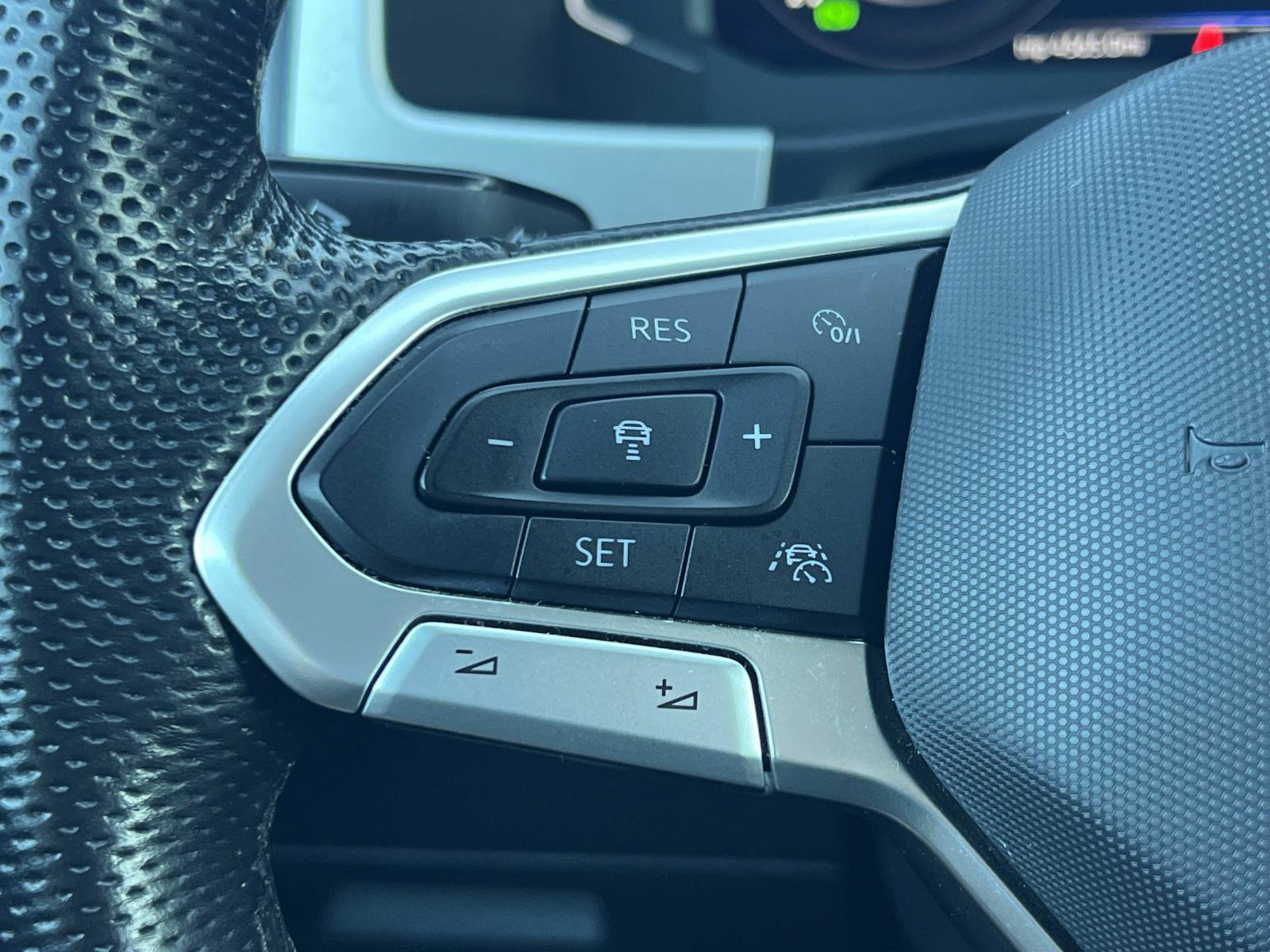 Certified 2022 Volkswagen Atlas SEL R-Line image 10